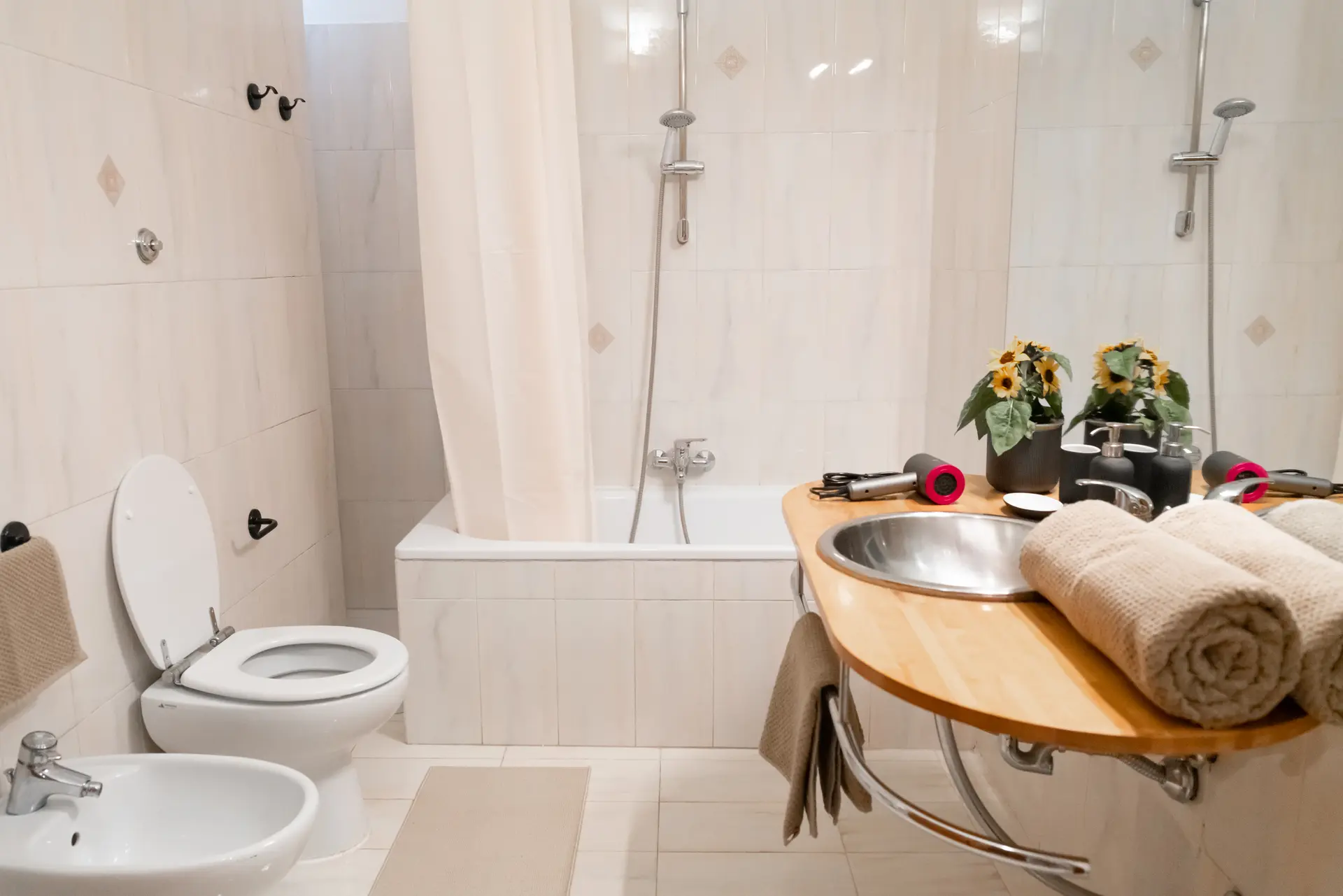 Music & Art Holiday House — Bathroom